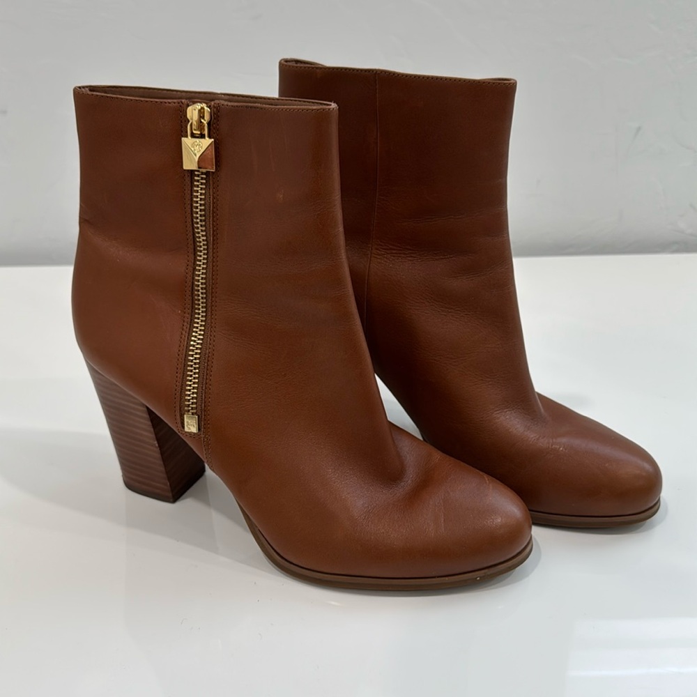 Michael Kors Britt Ankle Boot. Size 10M